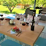Villa Stonehouse-2 *