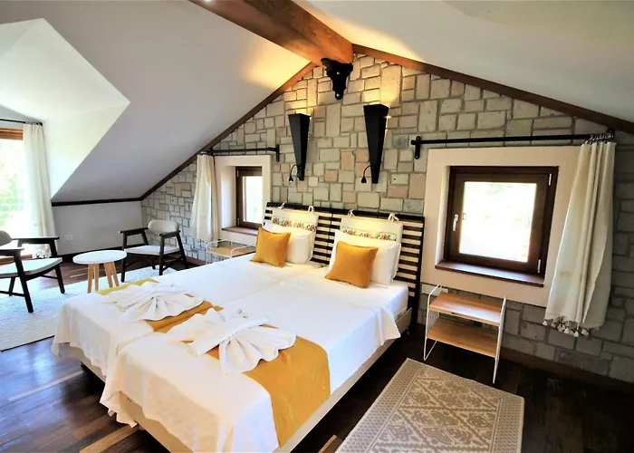 Stonehouse-2 Villa *