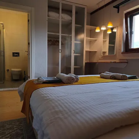 Villa Stonehouse-2 *