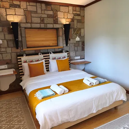 Stonehouse-2