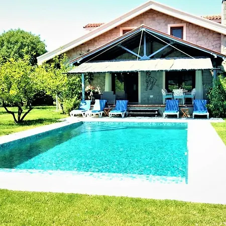 Villa Stonehouse-2 *