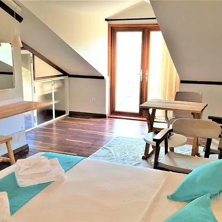 Stonehouse-2 דליאן