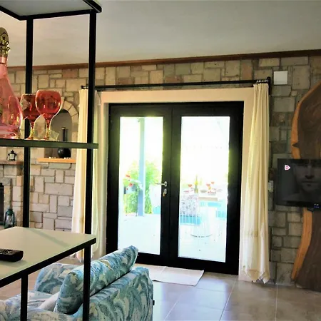 Stonehouse-2 וילה