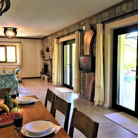 Stonehouse-2 וילה דליאן